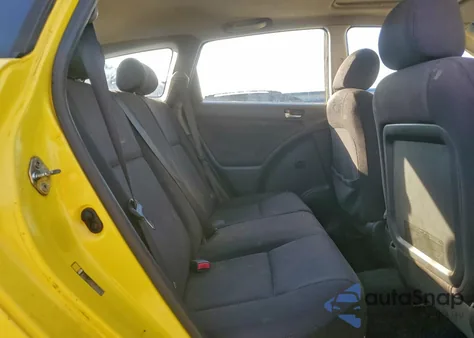 2004 Toyota Corolla Matrix Base z USA, uszkodzony, nr VIN 2T1LR38EX4C180281